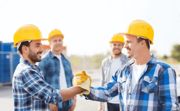 Șantier AGM Construct – macara și construcție industrială